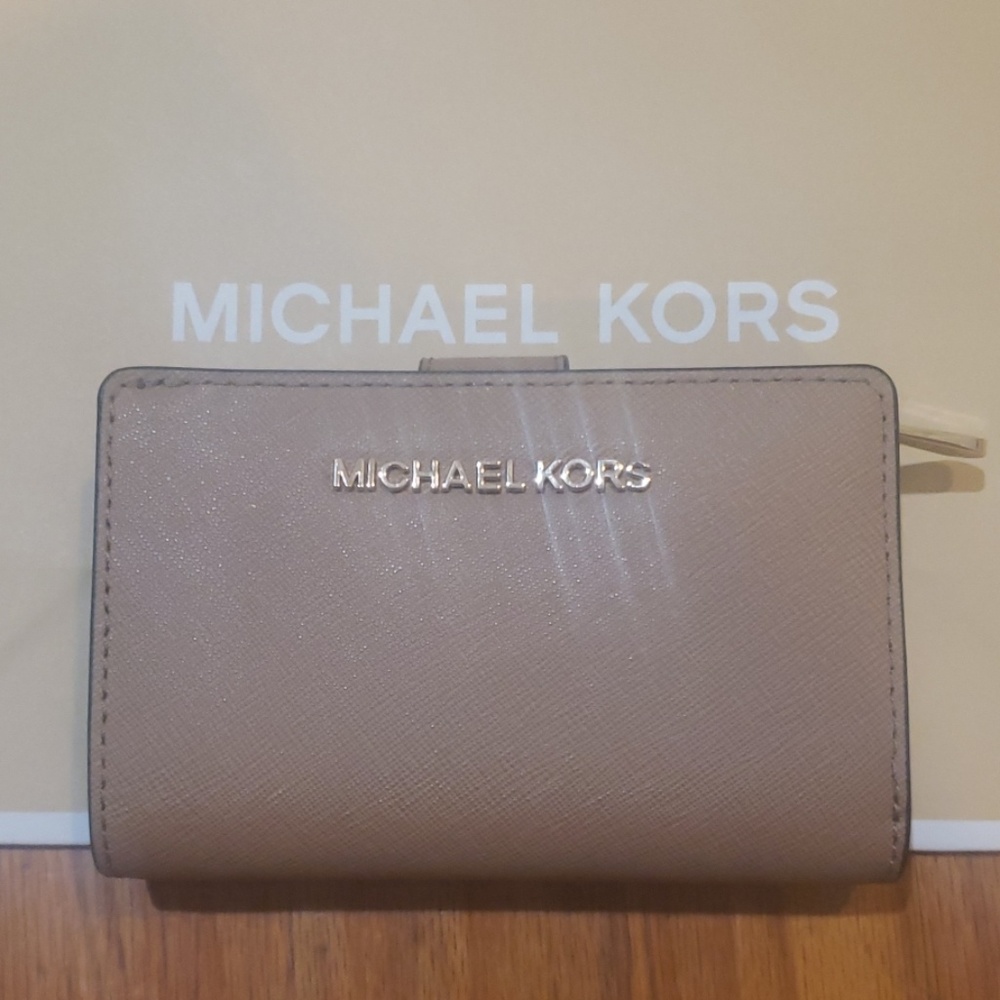 NWT MICHAEL KORS Jet Set Wallet